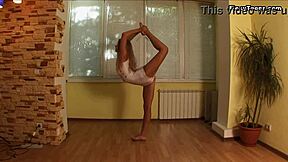 russian alla klassnaja does bridges naked and shows how flexible she is