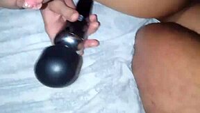 esposa levando no cu e gozando muito com brinquedos 😏🍑