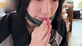 パイパンの元陸上選手の身体にいたずら