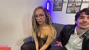 baiana novinha fazendo sexo grupal junto com o namorado corno