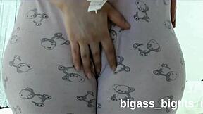 Camel toe masturbate in pajamas