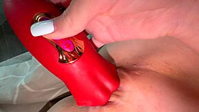 curvy girl reaches fast creamy orgasm