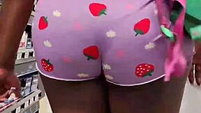 darkchocolatebarbie shows off her walk