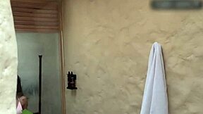 colombian slut spreads in shower