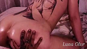 branquinha louca por uma pica preta no escritorio