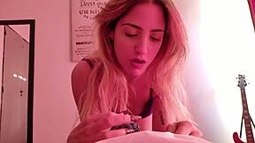 le bail� sexy a mi mejor amigo y termin� trag�ndome toda su leche caliente