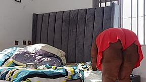 Haciendo ejercicio en casa termino montando a mi entrenador