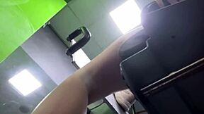 Public gym hot show with juicy ebony curves