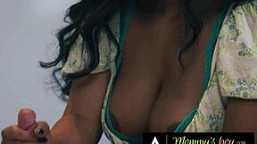 Mommys boy milf august skye takes pity on stepsons bad handjob and gives him relief fuck