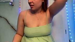 Jucielussie shows fisting anal close up