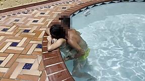Follada amateur en el agua con flaca latina de 18 años