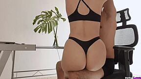 Sexo intenso con mi secretaria culona me encanta comerle el coño y correrme en su boca
