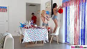 petite teen gracey snow and asian teen in cosplay