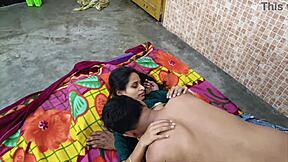 Akeli jawan sauteli behen ne sautele bhai ko bulakar chut ki pyaas bujhwai