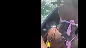 novinha brasileira deliciosa da perdido no corno manso e vai fuder com o instrutor de jetski no mar