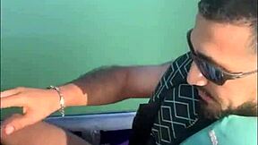 novinha brasileira deliciosa da perdido no corno manso e vai fuder com o instrutor de jetski no mar