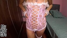 amor estoy con una lencería rosa lista para coger contigo