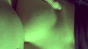 padrastro roba la virginidad anal de su step hijastra a cambio de un juguete