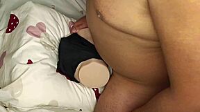 Candy gimiendo de placer mientras le doy por el co�o en misionero a mi gran culo de silicona cumshot abundante