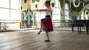 alla zadornaja naked tight ballerina babe stretches