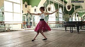 alla zadornaja naked tight ballerina babe stretches