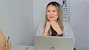 Una Doctora Cachonda Folla Con Su Juven Paciente