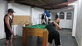 jogando bilhar com esses safados e ganhamos pau