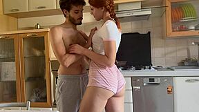 My girlfriend made breakfast and then got banged hard on the kitchen table - Dia in Italiano