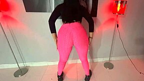 Worshiping that huge venezuelan ass 😍