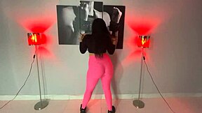 Worshiping that huge venezuelan ass 😍