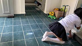 My stepdaughter’s panties look so hot, I gotta take her right now.