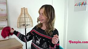 Christmas morning turned wild with petite family fampie! 🎅