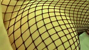 Hermoso coño with gordos labios gets tight pussy orgasm in reality.