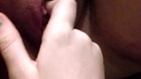 i'm a fat lesbian gettin fingered n cummin hard