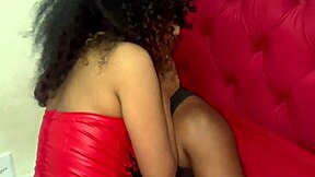 القرن يصورني آخذ طيزها العذراء