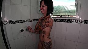 Hey, queen kimi is having so much fun backstage with blowjobs and parties between recordings!