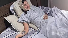 المريض الشهواني مش قادر يتحمل، محتاج مساعدة عشان يخلص سريع