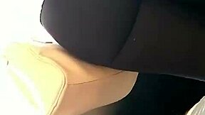 Young 18+ shakes her big culo grande enticingly! 😍🍑