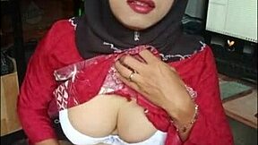 this black hijab transgirl slut is masturbating until she cums 😈