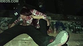 パラノーマルポルノが小柄な日本人ベイブと出会う