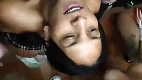 Chamamos os homens da festa para fazer uma fila de boquete e no final me deram uma surra de rola na cara