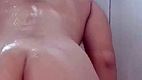 Why is this hot novinha showing her pink wet pussy like that?