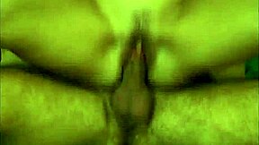 ステップドーターがVIPブースでディルティートーク付きクリームパイ