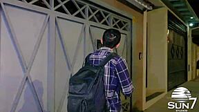 I flashed my big tits and ass to strangers during workout, and it made me cum hard.