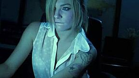 Does Dahlia finger her pussy alone?