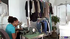 Estaba intentando meter la polla en el culo pero la saco y me dejo el semen dentro del coño. Rough latina tattooed ass creampie orgasm.