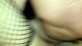 رجل يلتهم كس مراهقة ضيق في لقاء أول عن قرب ساخن