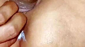 내 타이트한 엉덩이와 보지가 침대에서 박히는 거 보고 싶어?