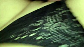 رجل يلتهم كس مراهقة ضيق في لقاء أول عن قرب ساخن