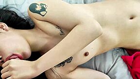 19살 태국 18+ 여자, 첫 외국 자지 세게 빨다